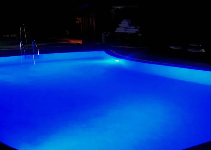 Heaven Garden Boutique Bungalows 3* كمر